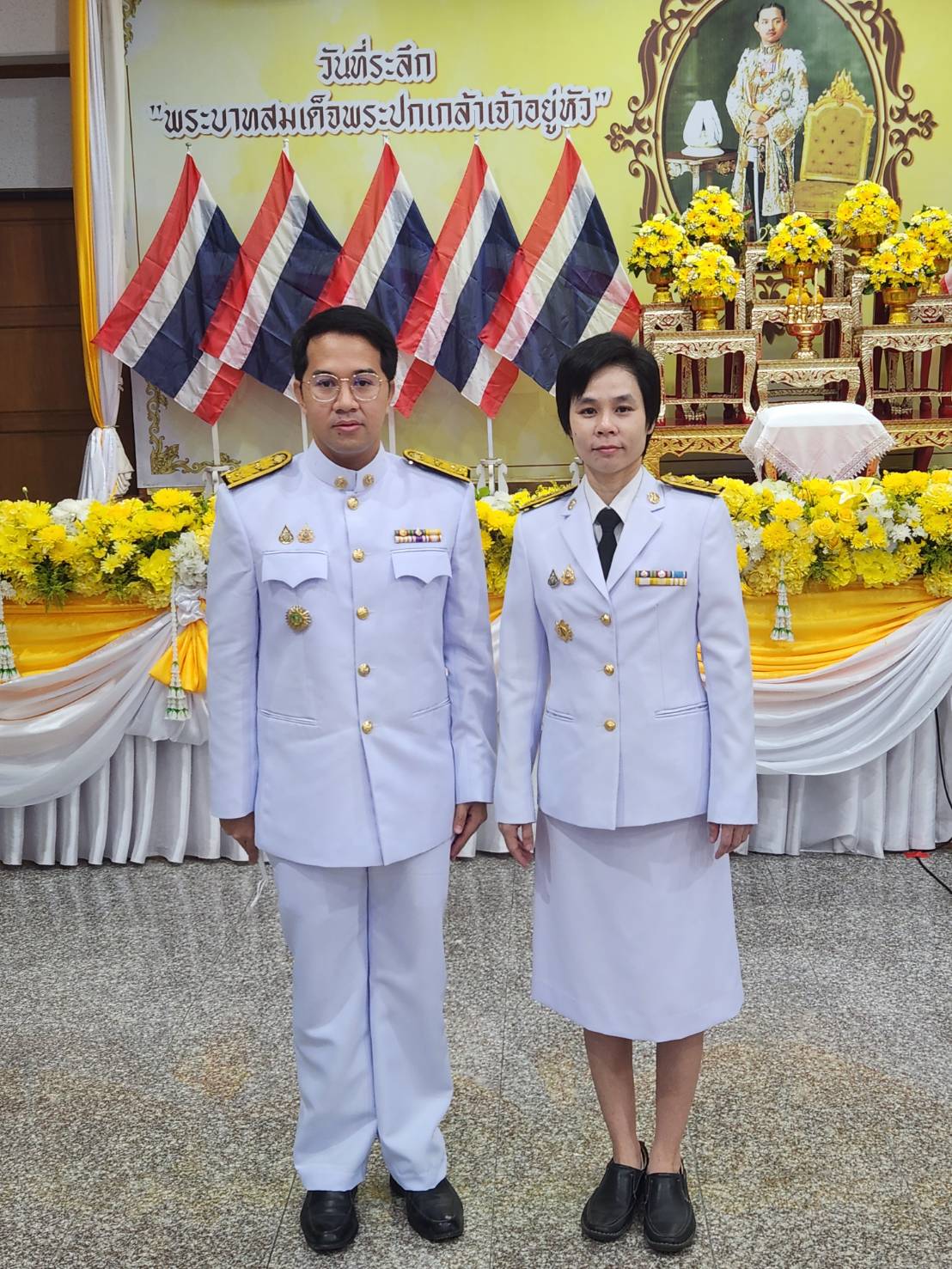 title -  ปฏิรูปที่ดินจังหวัดปทุมธานี และเจ้าหน้าที่ ส.ป.ก.ปทุมธานี เข้าร่วมพิธีวางพวงมาลาถวายราชสักการะเบื้องหน้าพระบรมสาทิสลักษณ์ พระบาทสมเด็จพระปกเกล้าเจ้าอยู่หัว เนื่องในโอกาส วันที่ระลึก “พระบาทสมเด็จพระปกเกล้าเจ้าอยู่หัว”